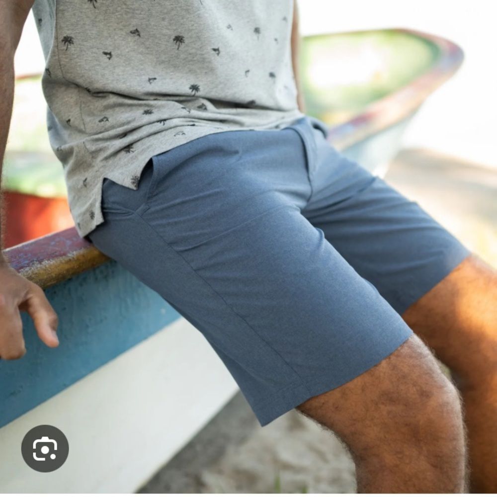 Fish Hippie Co. Men's Blue Chambray Waterside 9” Bermuda Short 40
